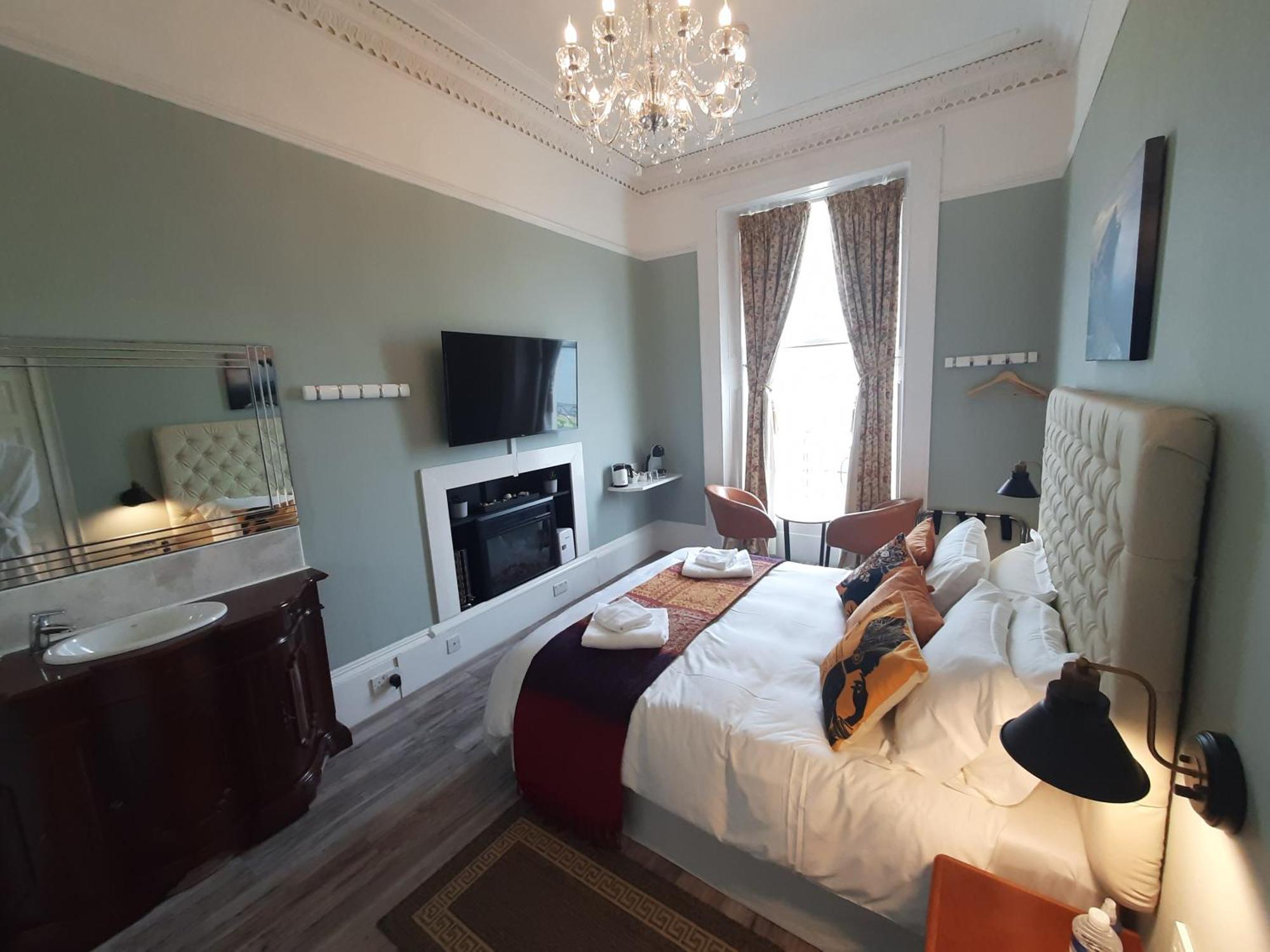 Highlander House Boutique Hotel Ротсей Екстериор снимка